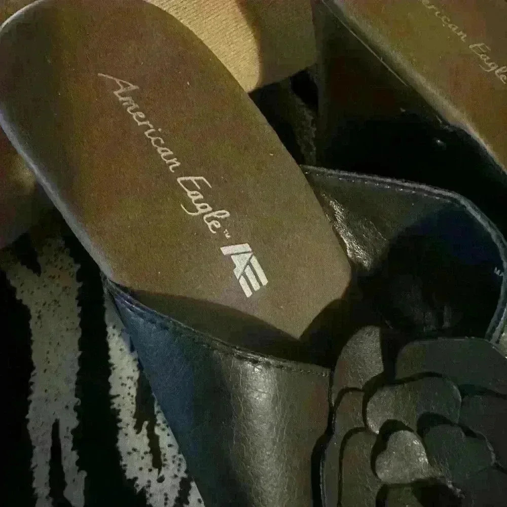 American Eagle Heels Brown size 8 - Picture 6 of 6